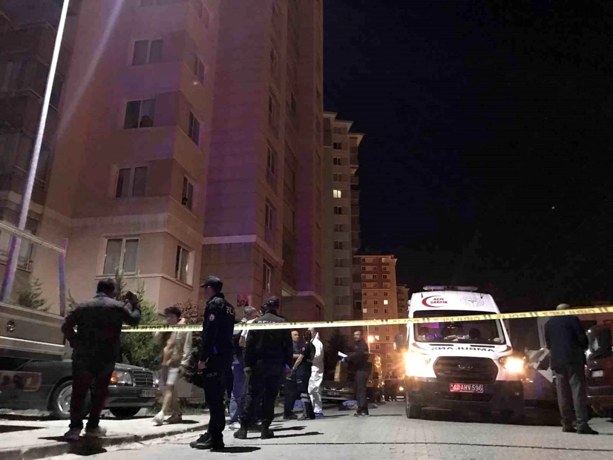 Konya\'da 2 Genç Kız Çatıdan Atlayarak Hayatını Kaybetti