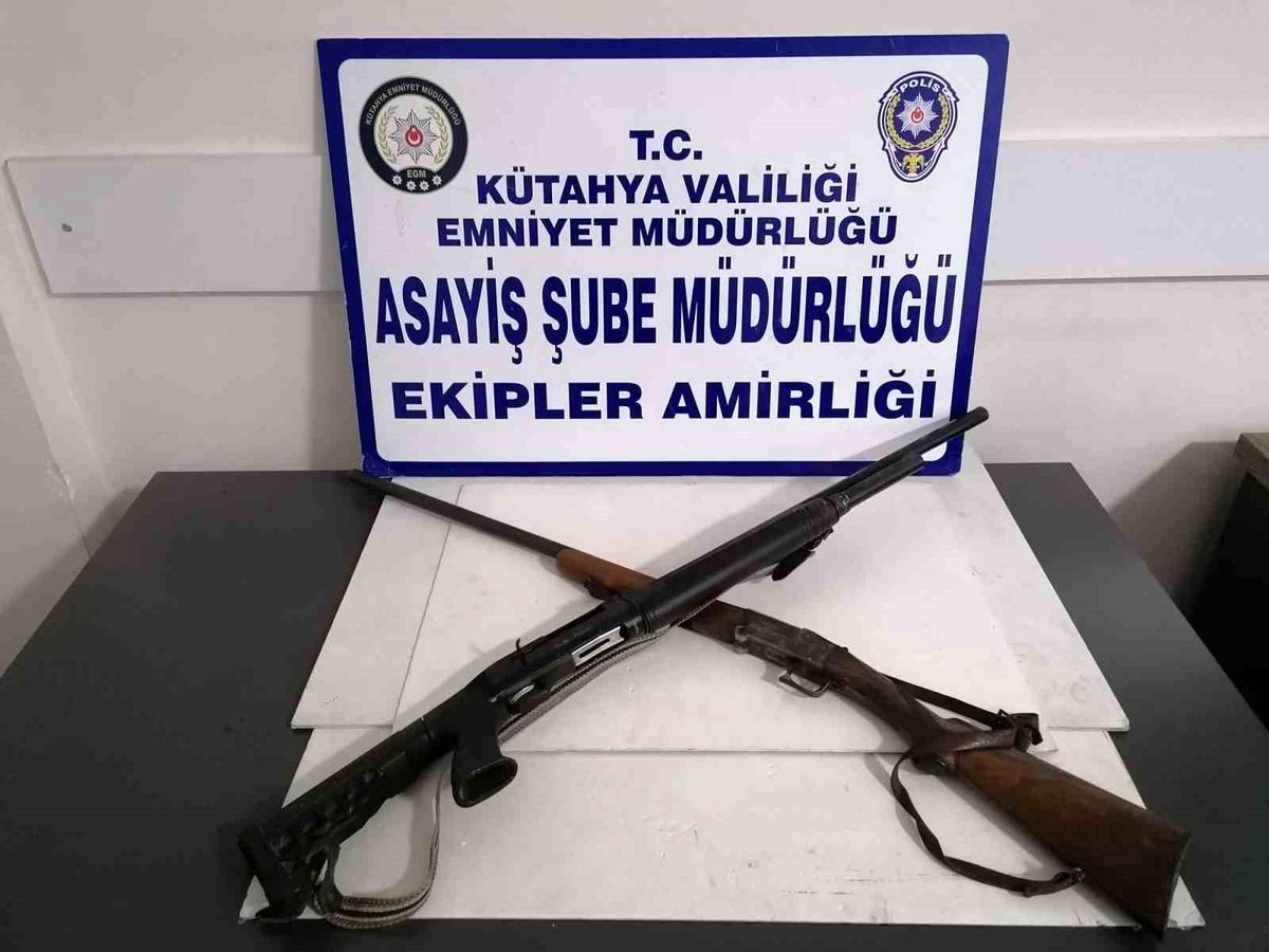 Kütahya\'da yapılan denetimlerde 2 ruhsatsız tüfek ele geçirildi