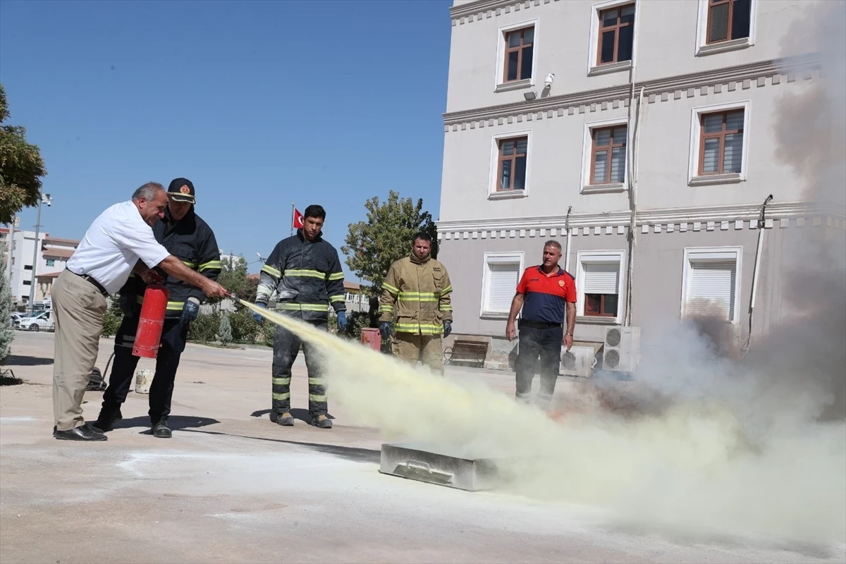 Mardin\'de kamu kurumlarına yangına müdahale eğitimi veriliyor