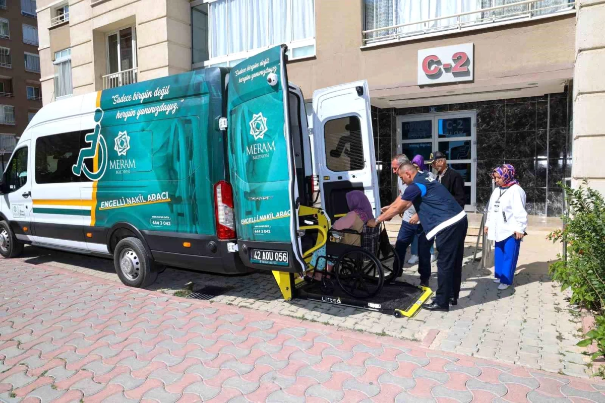 Meram Belediyesi Engelli Nakil Aracı İle Engellilere Yardım Ediyor