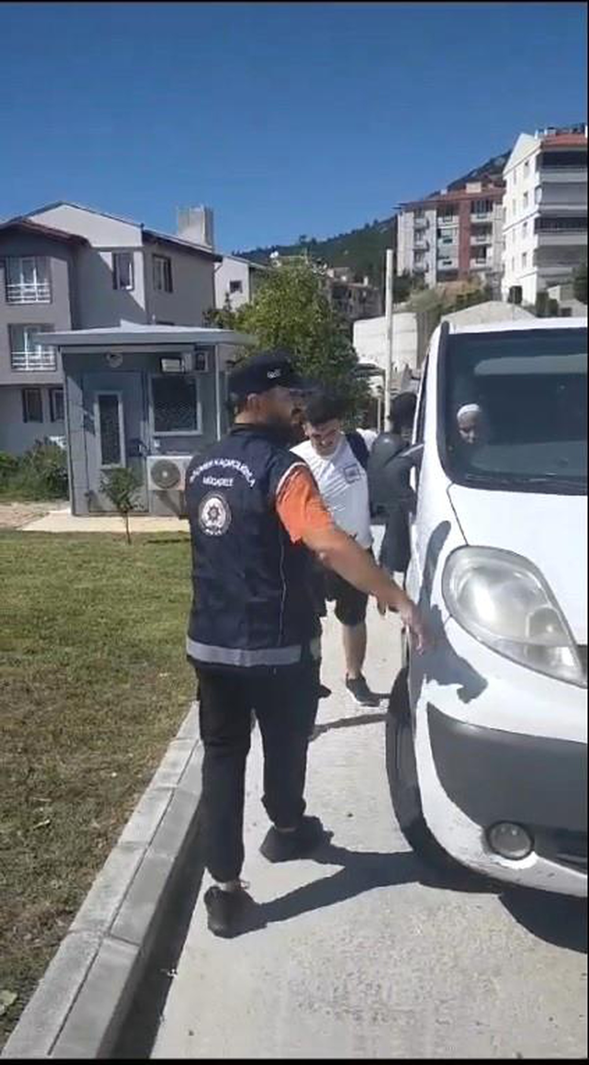 Muğla\'da 17 düzensiz göçmen yakalandı, 1 organizatör tutuklandı