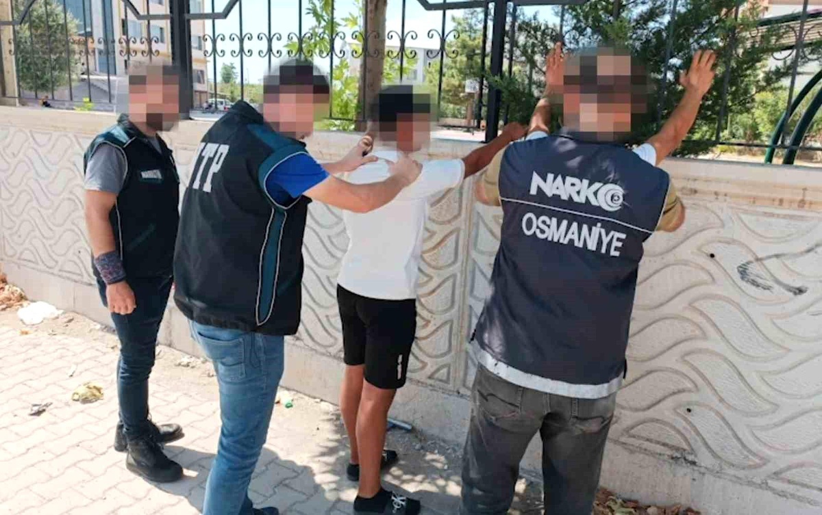 Osmaniye\'de Polis Ekipleri Okul Çevresinde Denetim Yaptı