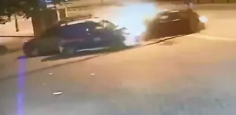 Bursa'da Kontrolden Çıkan Otomobilin Kaza Anı Güvenlik Kamerasına Yansıdı