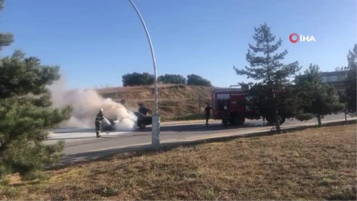 Bolu Abant İzzet Baysal Üniversitesi Kampüsünde Otomobil Yangını