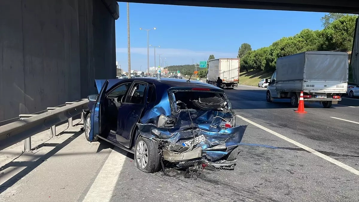 Pendik\'te Zincirleme Trafik Kazası: 2 Yaralı