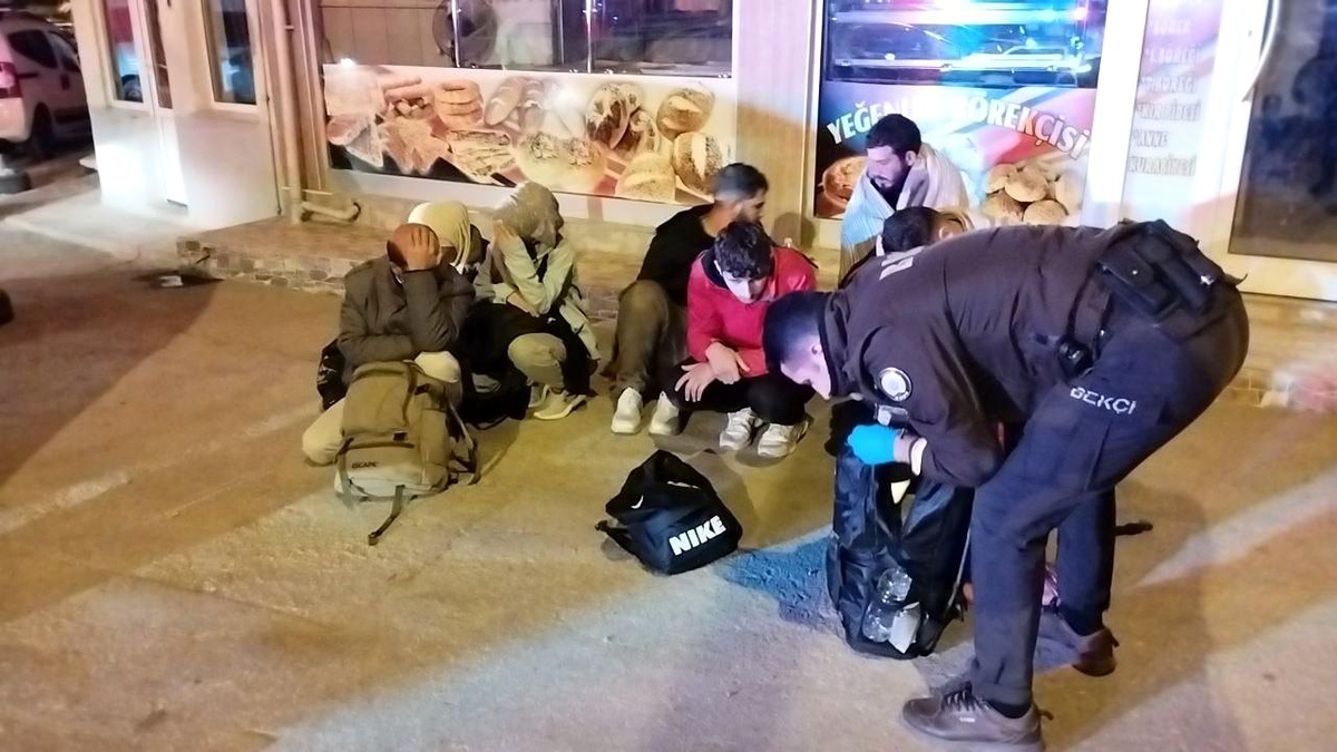 Edirne\'de Polis ile Göçmen Kaçakçıları Arasında Kovalamaca
