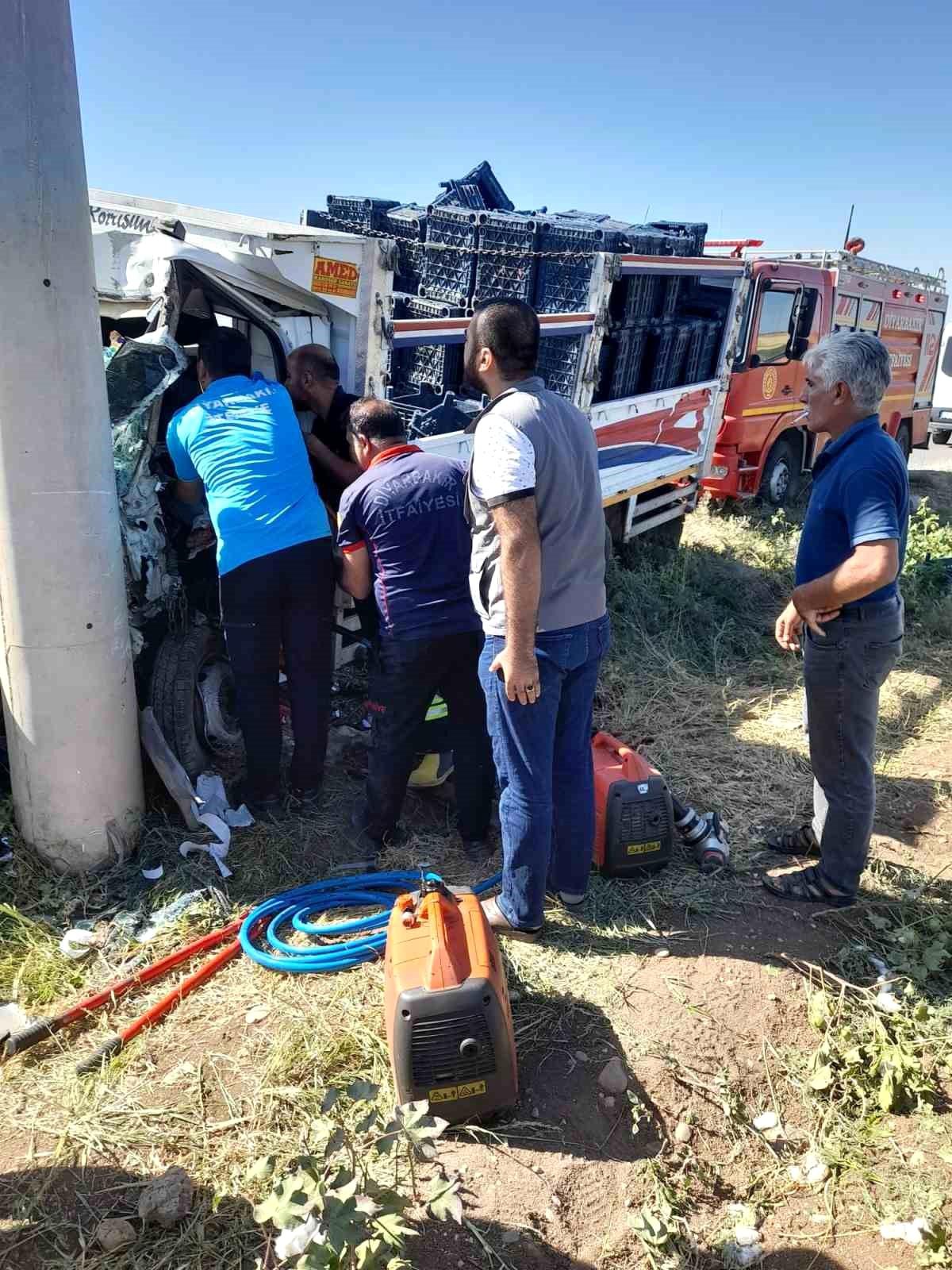 Diyarbakır\'da Uykuya Dalan Pikap Sürücüsü Kaza Yaptı