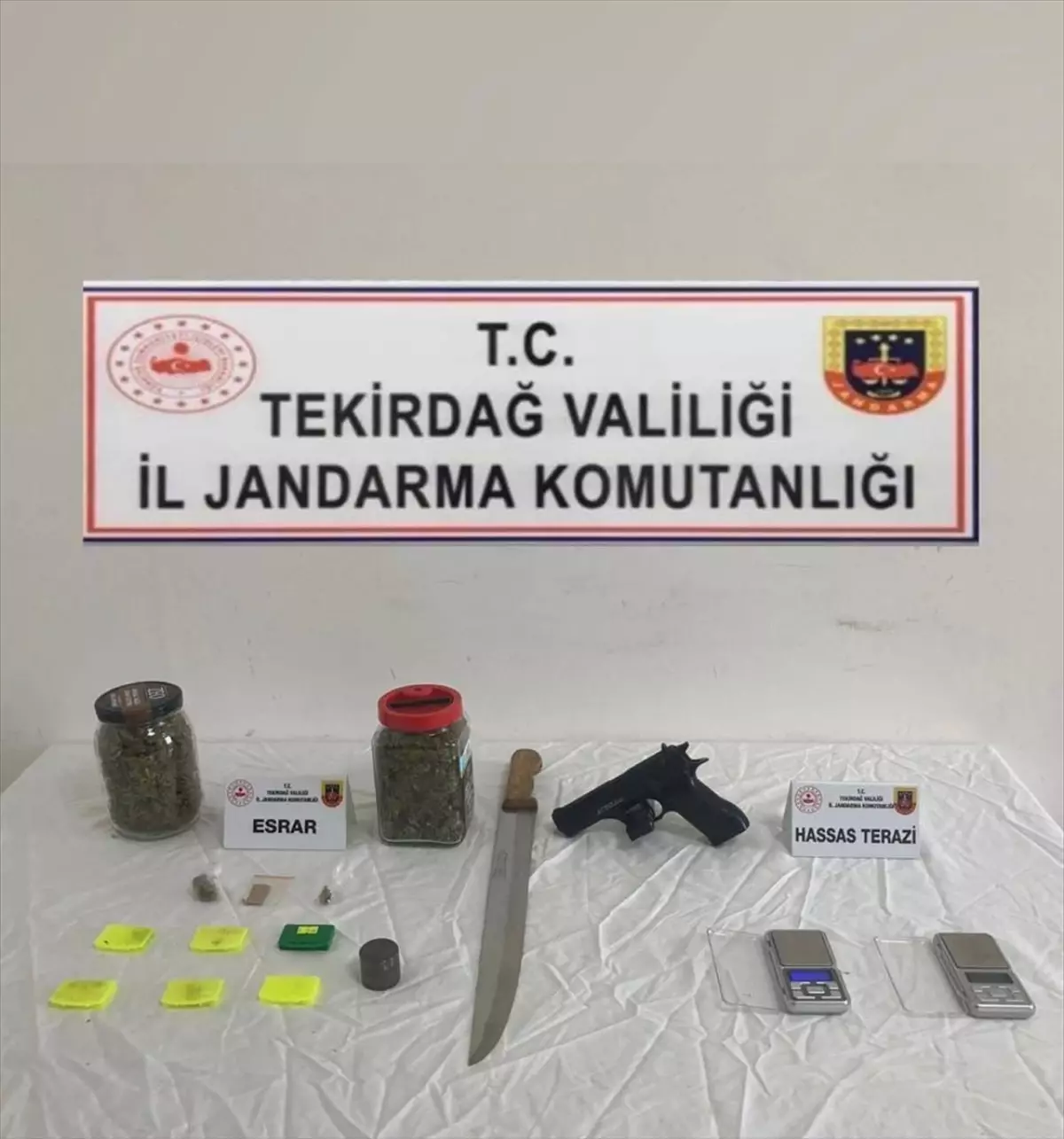 Tekirdağ\'da Uyuşturucu Ticareti Yapan 5 Zanlı Gözaltına Alındı