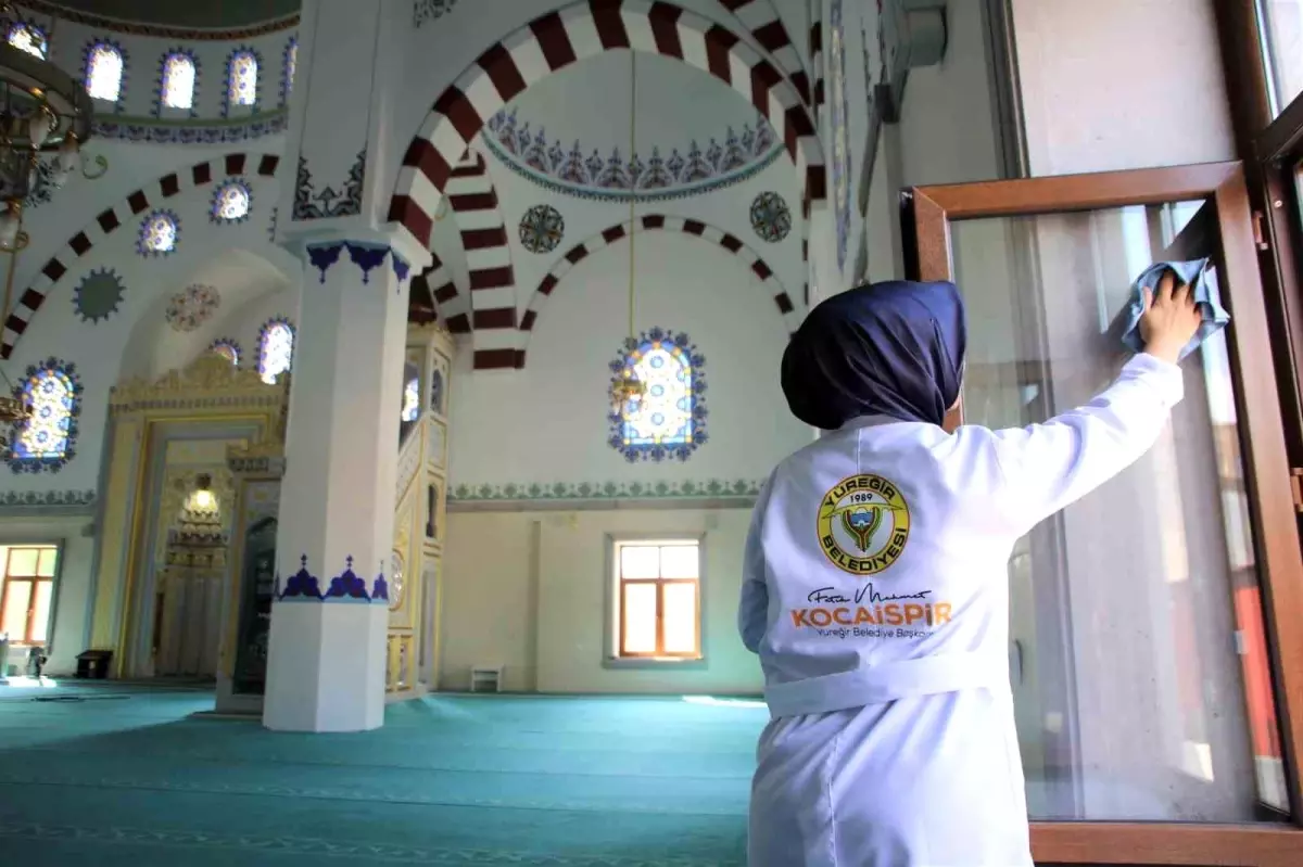 Yüreğir Belediyesi, Cami Temizliklerine Devam Ediyor