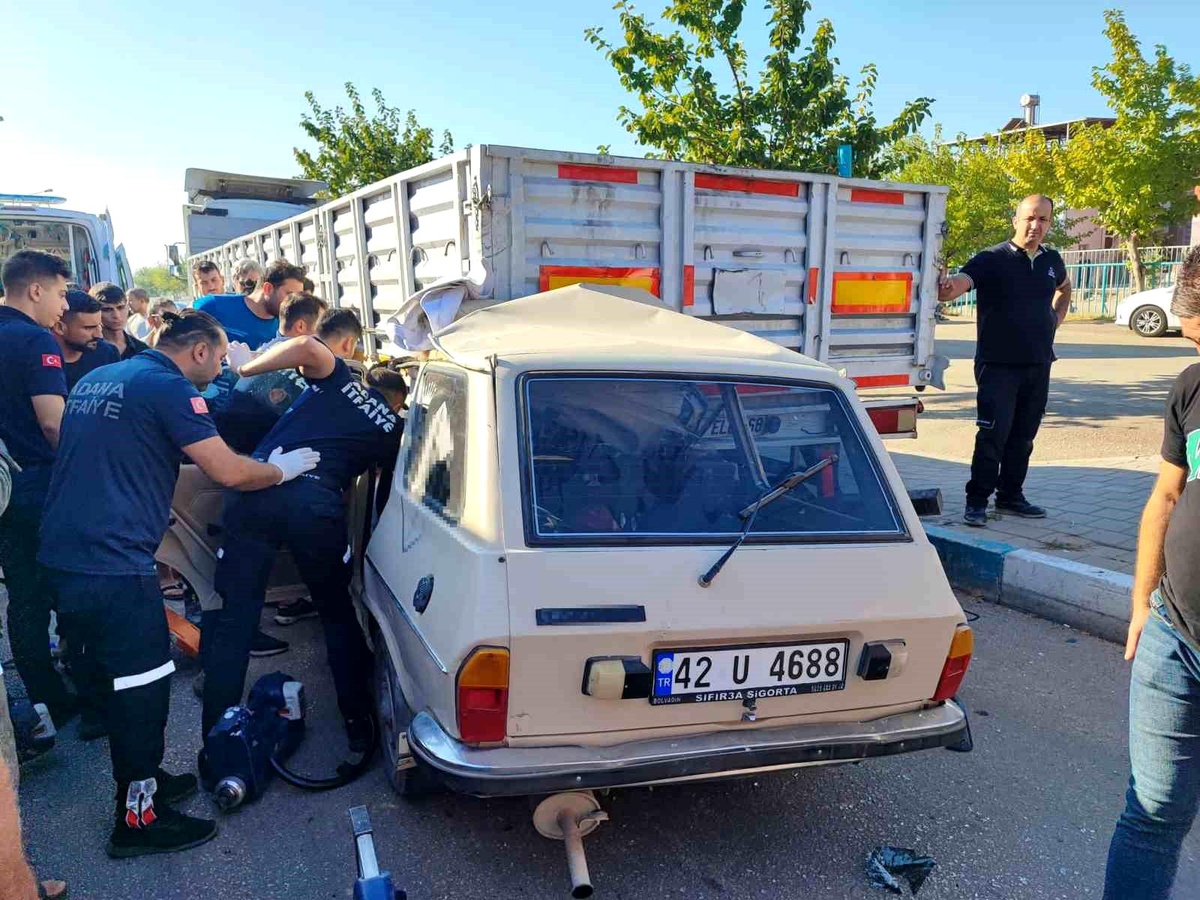 Adana\'da otomobilin kamyona çarpması sonucu 1 kişi yaralandı