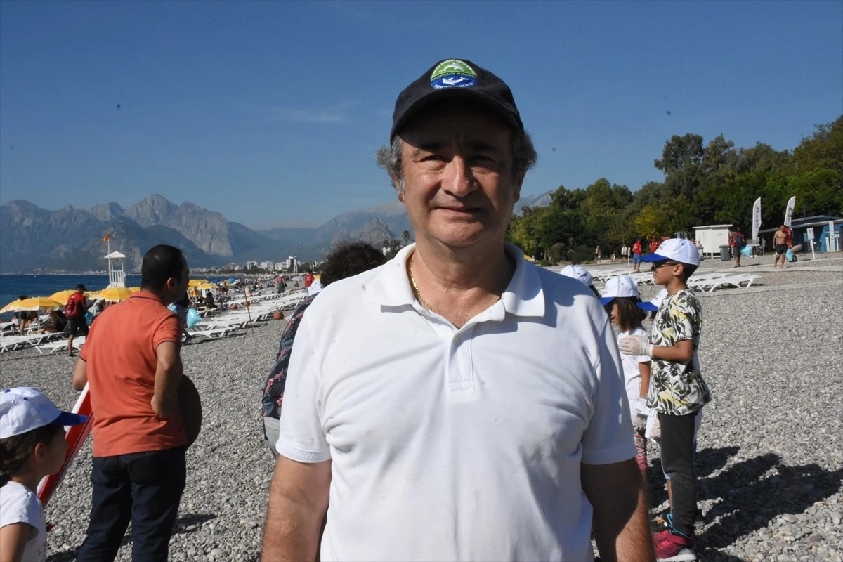 Antalya\'da Uluslararası Kıyı Temizleme Günü Etkinliği Gerçekleştirildi