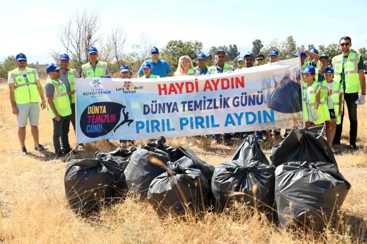 Aydın Büyükşehir Belediyesi, \'Let\'s Do It\'e destek vererek çevre temizliği yaptı