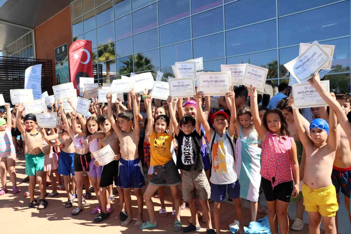 Aydın Büyükşehir Belediyesi\'nden 750 çocuğa yüzme sertifikası