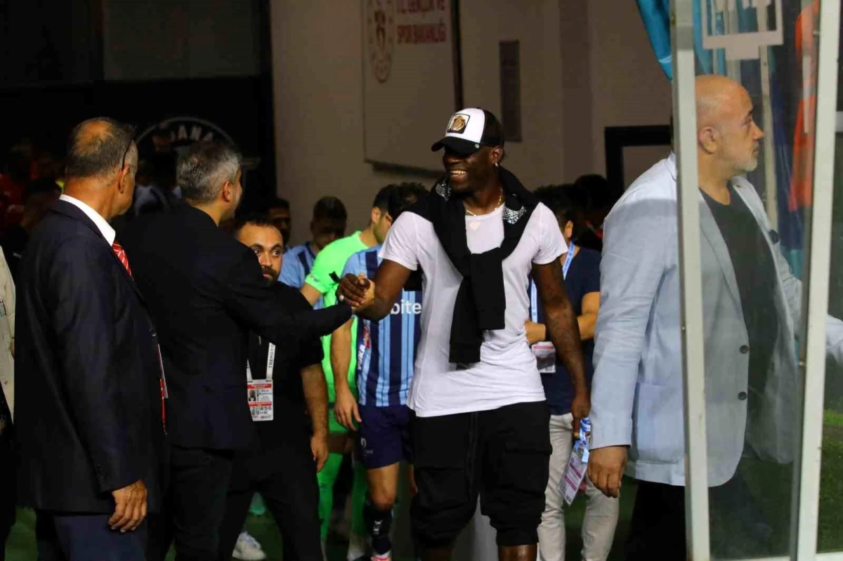Y. Adana Demirspor\'un yeni transferi Mario Balotelli maçı tribünden takip etti