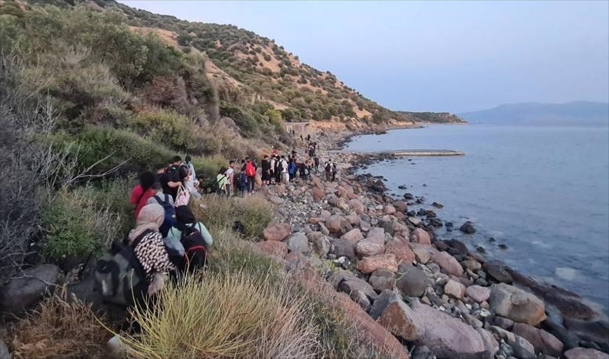 Çanakkale\'de 67 düzensiz göçmen yakalandı, 2 kişi gözaltına alındı