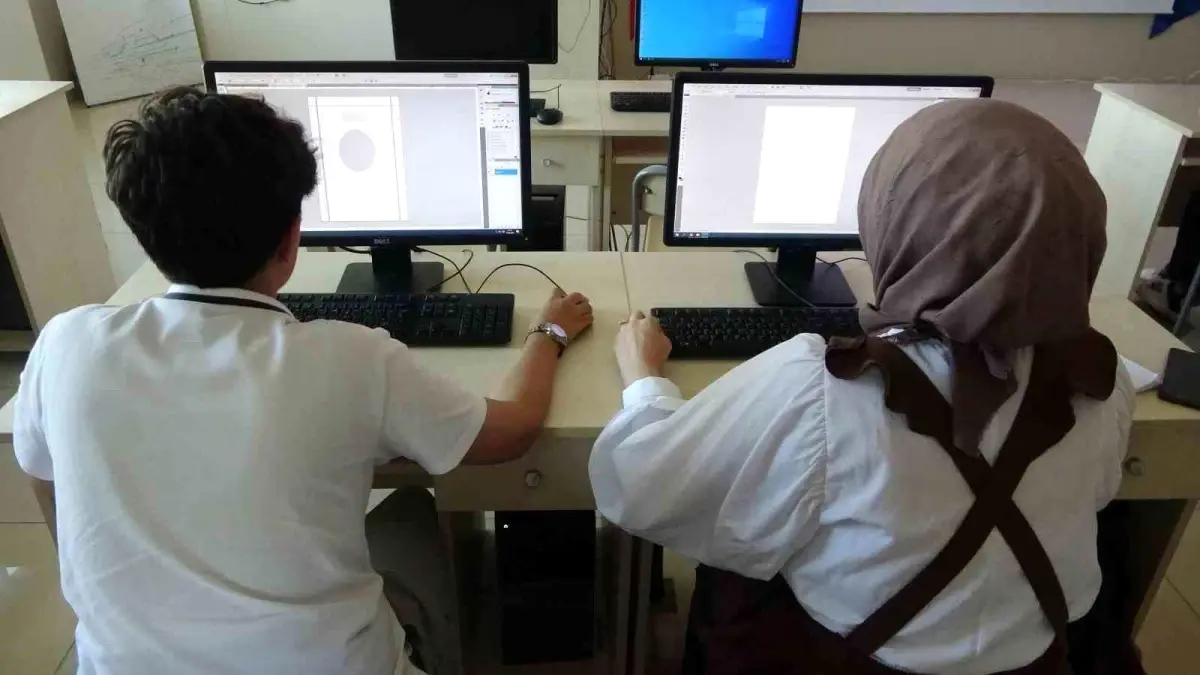 Bingöl\'de Dezavantajlı Kadın ve Gençlere Bilgisayar Destekli Reklam Tasarım Kursu