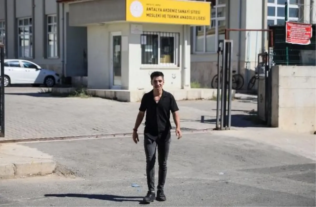 Diş Ağrısı Çeken Öğrenciye Yardım Eli