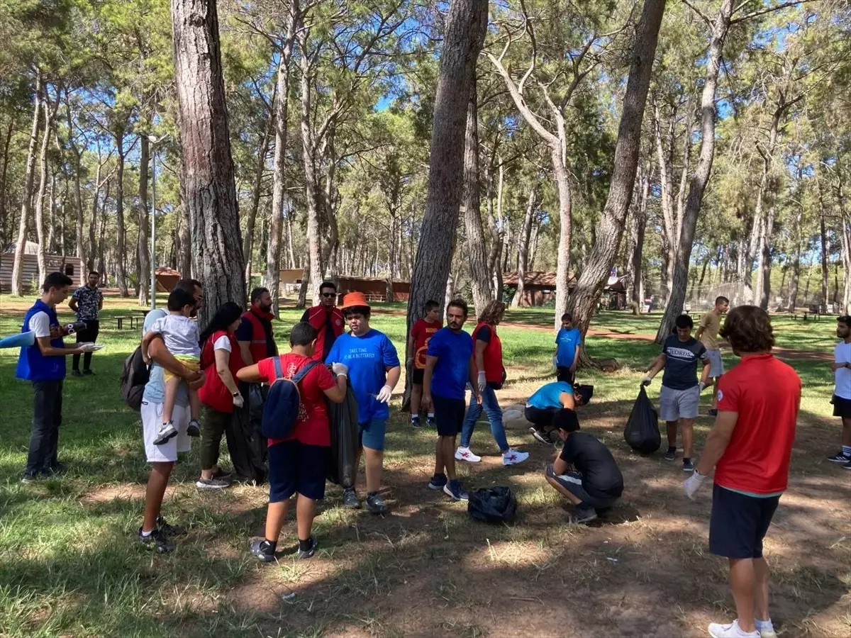 Dünya Temizlik Günü\'nde Antalya ve Burdur\'da Çevre Temizliği Yapıldı