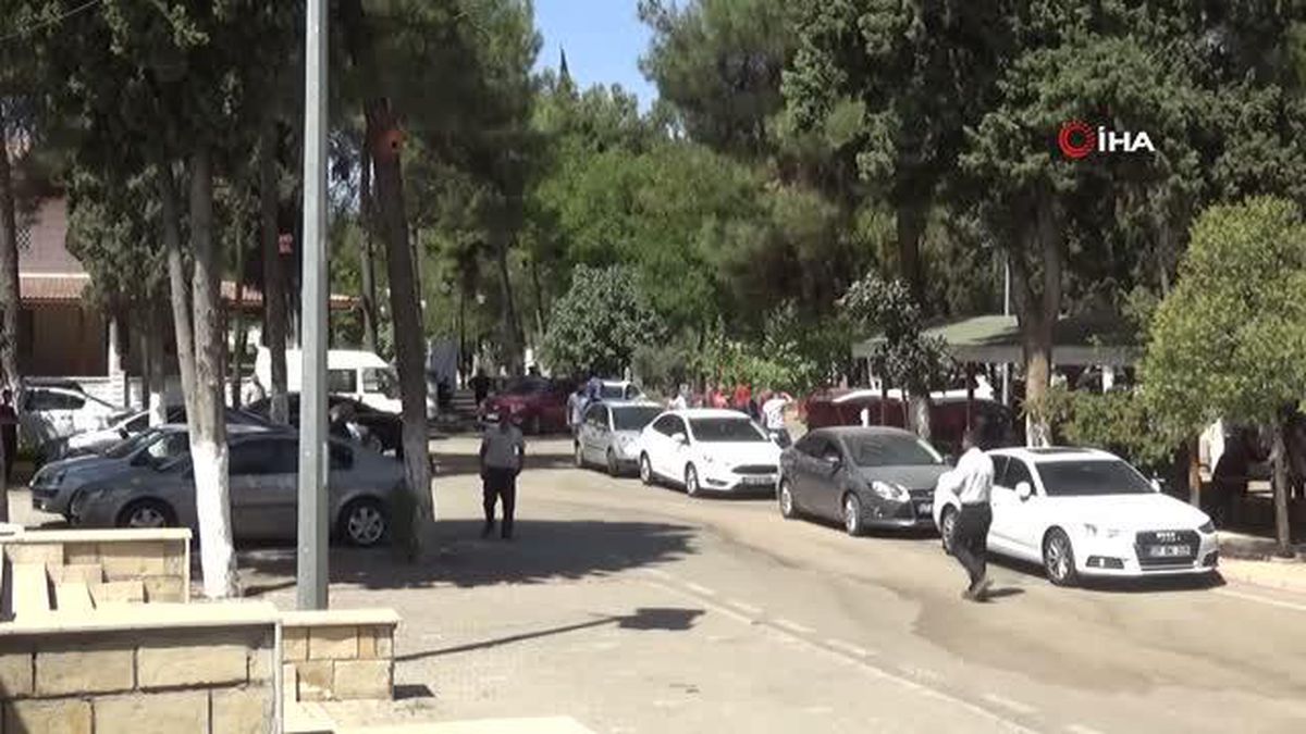 Eşini hastaneye götürürken geçirdiği kaza sonucu ölen Karaçalıoğlu\'nun cenazesi ailesine teslim edildi