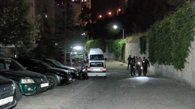 Eve gelen eski koca ortalığı kana buladı: Kadını bıçakla yaraladı, sevgilisini öldürdü Eve gelen eski koca ortalığı kana buladı: Kadını bıçakla yaraladı, sevgilisini öldürdü