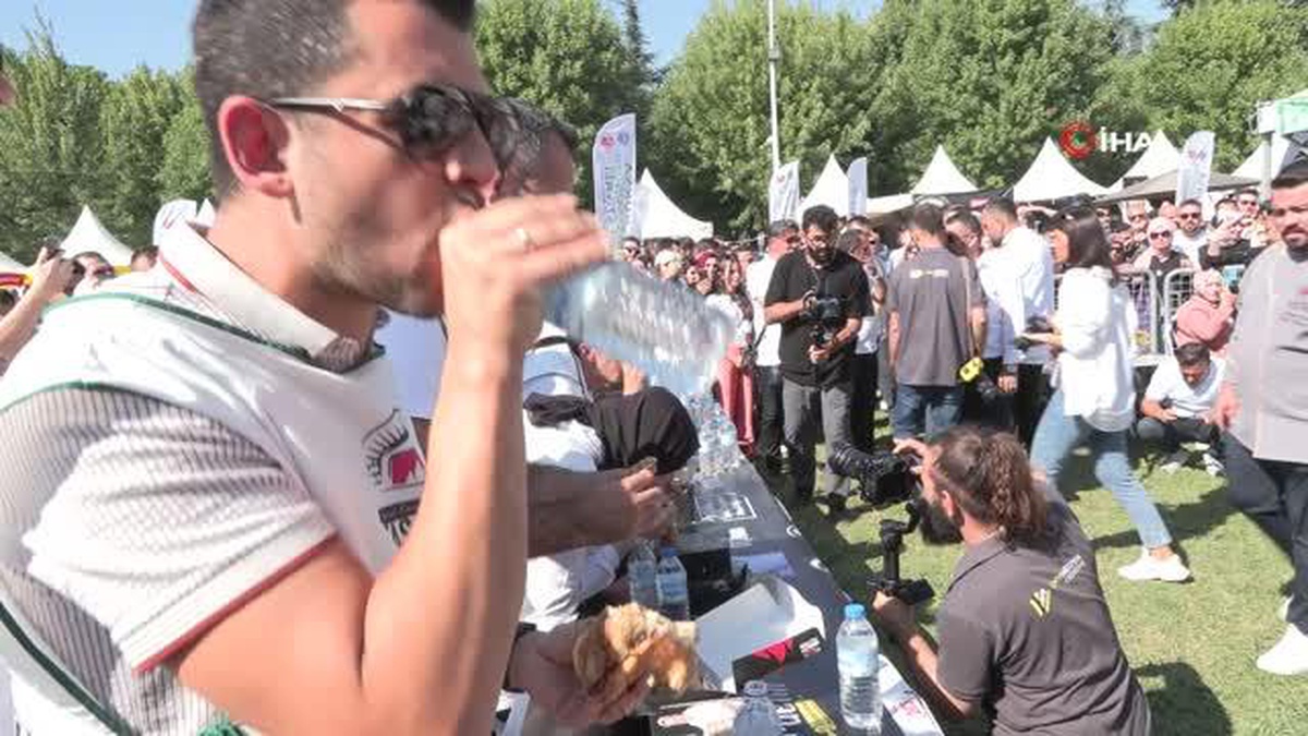Festival\'de 8 adet tahinli pide yedi, 10 altın kazandı