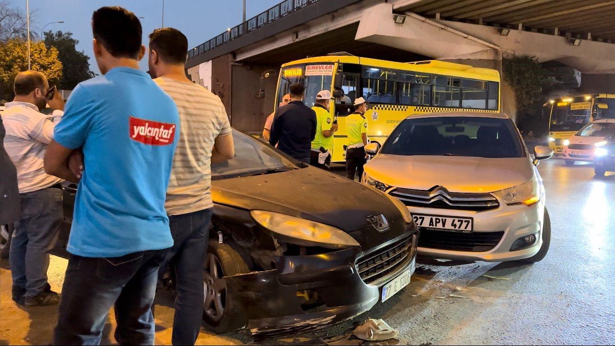 Gaziantep\'te aynı kavşakta iki kaza: 5 yaralı