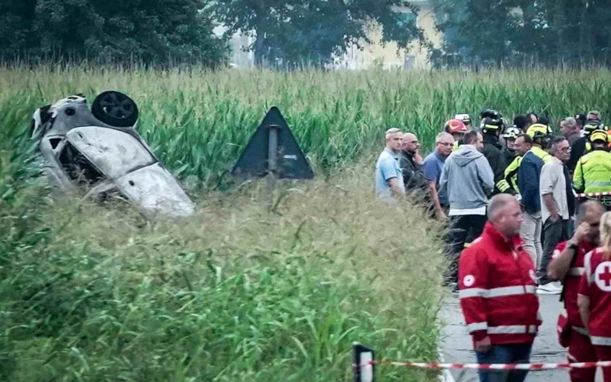 İtalya\'da Frecce Tricolori uçağı düştü, 1 çocuk hayatını kaybetti