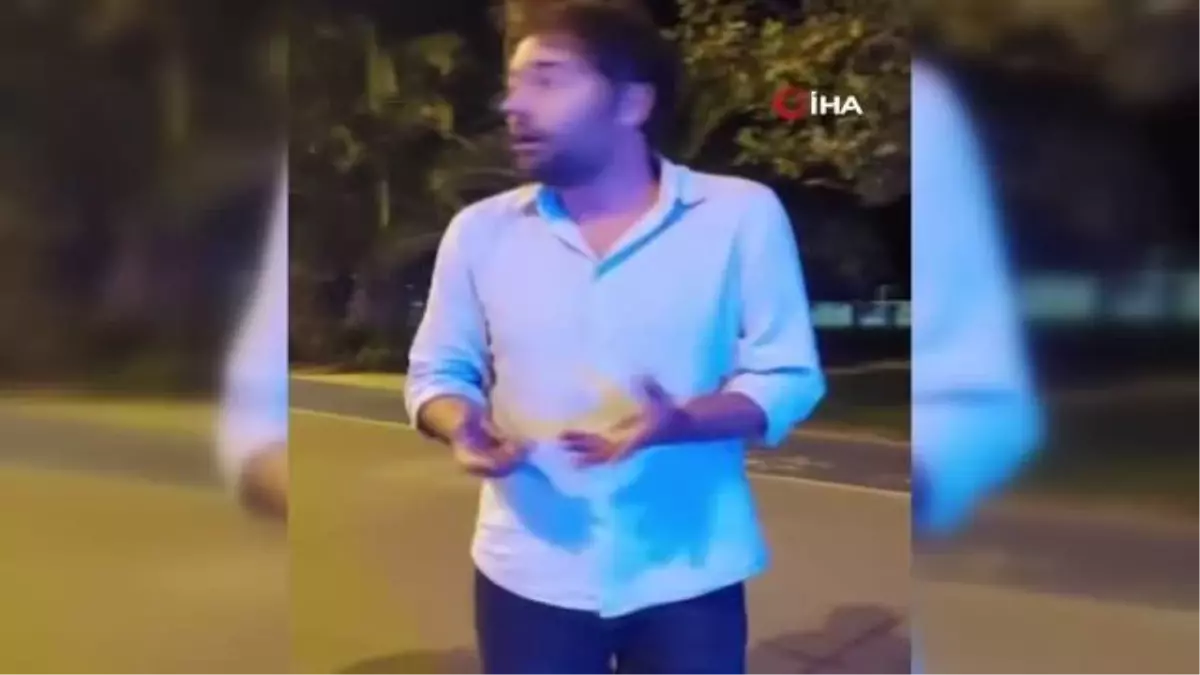 Kadıköy\'de Yol Vermeme Tartışması Aracın Arka Camını Kırdı