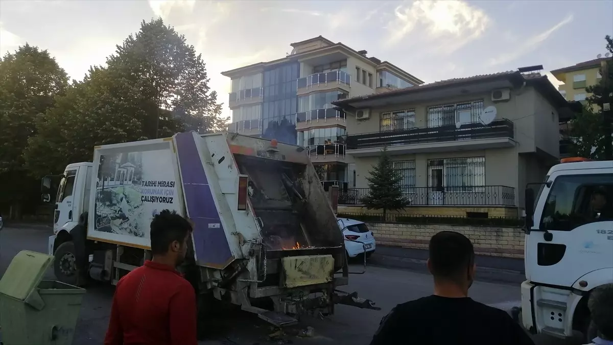 Karabük\'te çöp kamyonunda çıkan yangın söndürüldü