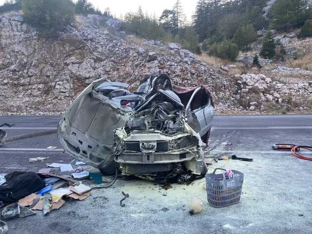 Karşı yönden gelen otomobil, yolcu otobüsünün altına girdi! Korkunç kaza araç kamerasında Karşı yönden gelen otomobil, yolcu otobüsünün altına girdi! Korkunç kaza araç kamerasında
