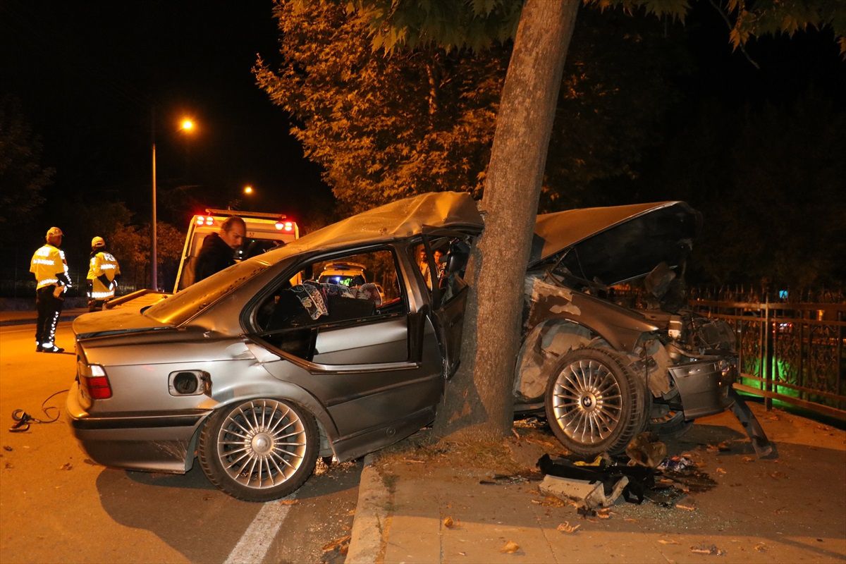 Kastamonu\'da Otomobil Kazası: 2 Kişi Yaralandı
