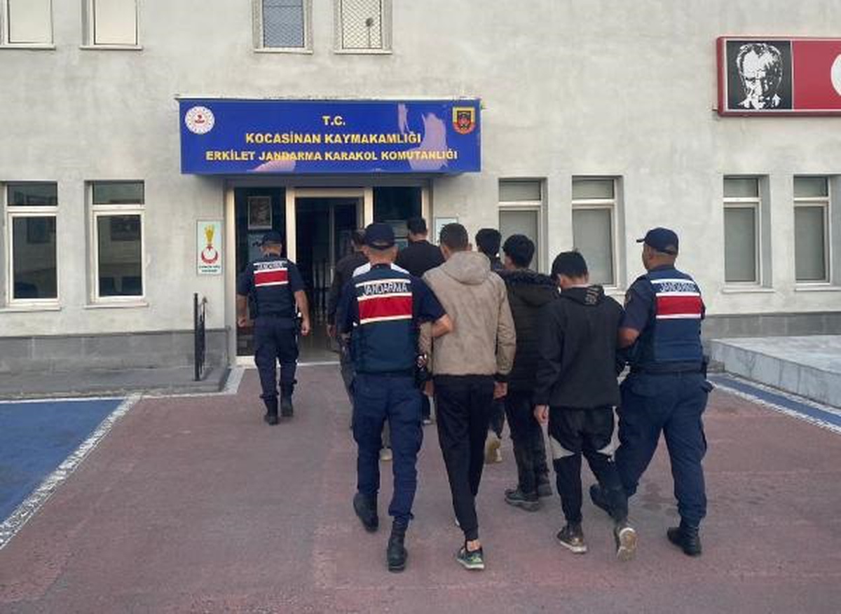 KAYSERİ\'de 7 kaçak göçmen ve 1 organizatör yakalandı