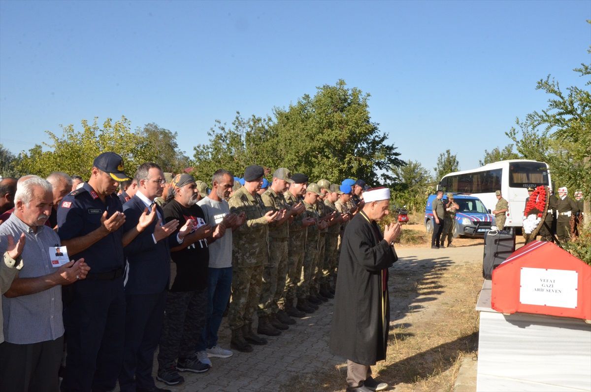Kıbrıs gazisi Arif Seven son yolculuğuna uğurlandı