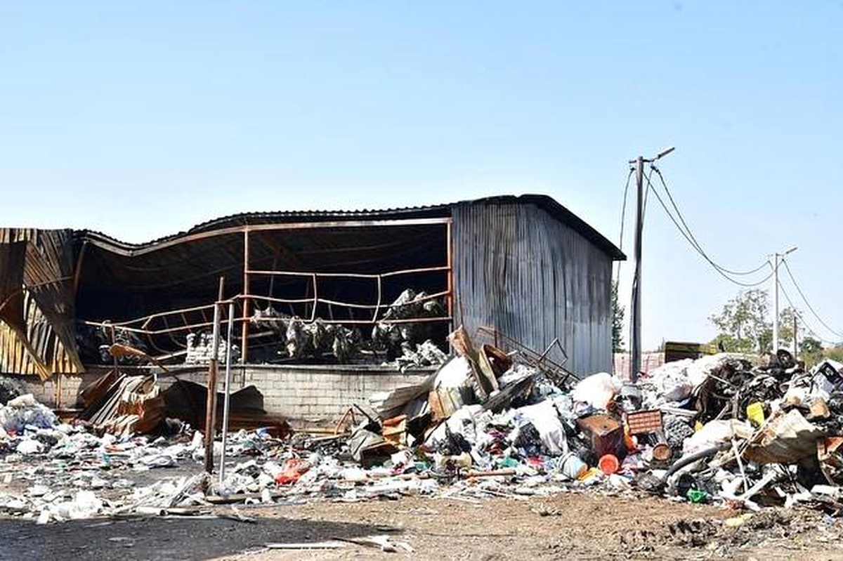 Kırklareli\'nde Sanayi Sitesinde Yangın: 2 İşyeri Zarar Gördü