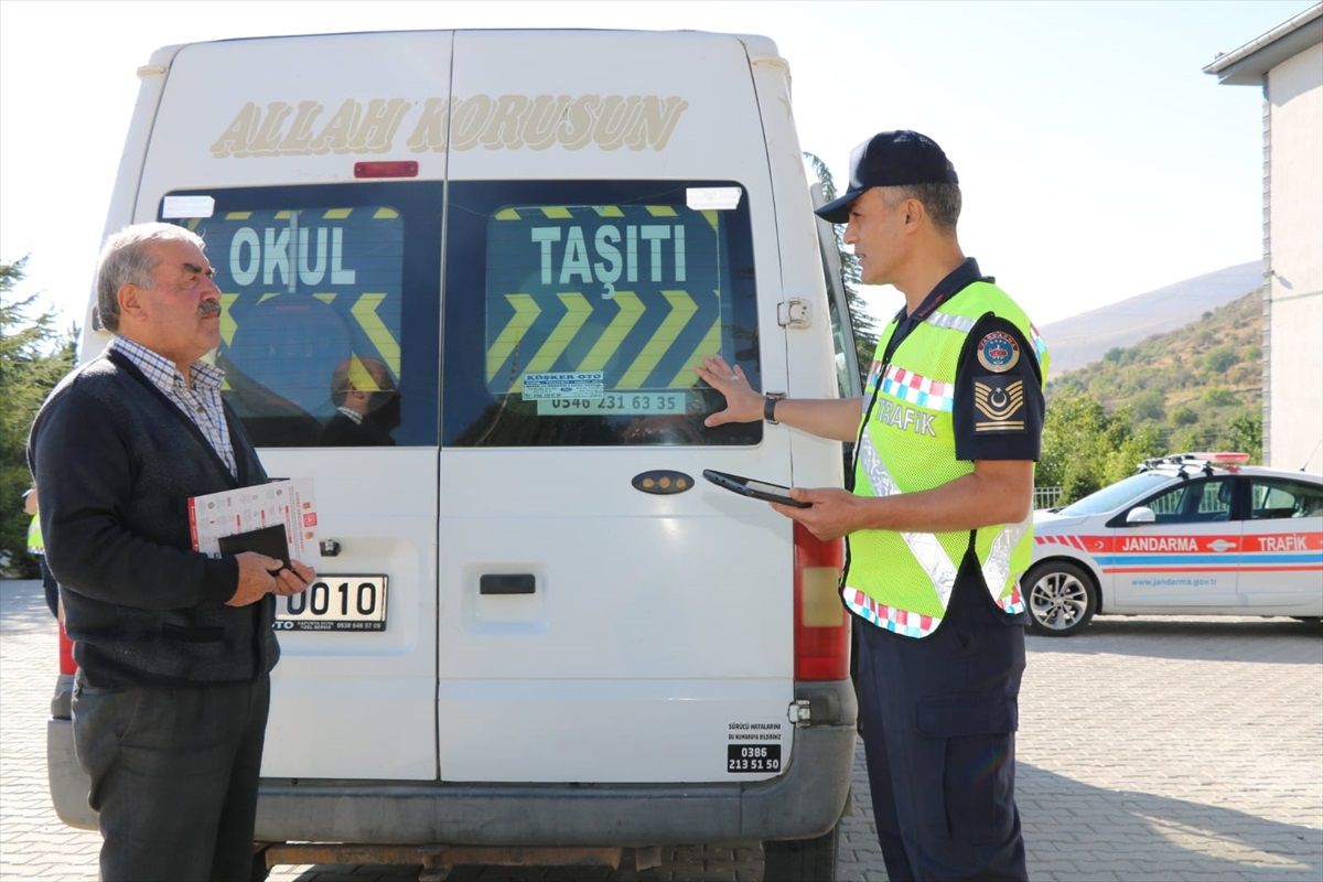 Kırşehir\'de Okul Çevresi ve Servisler Denetlendi