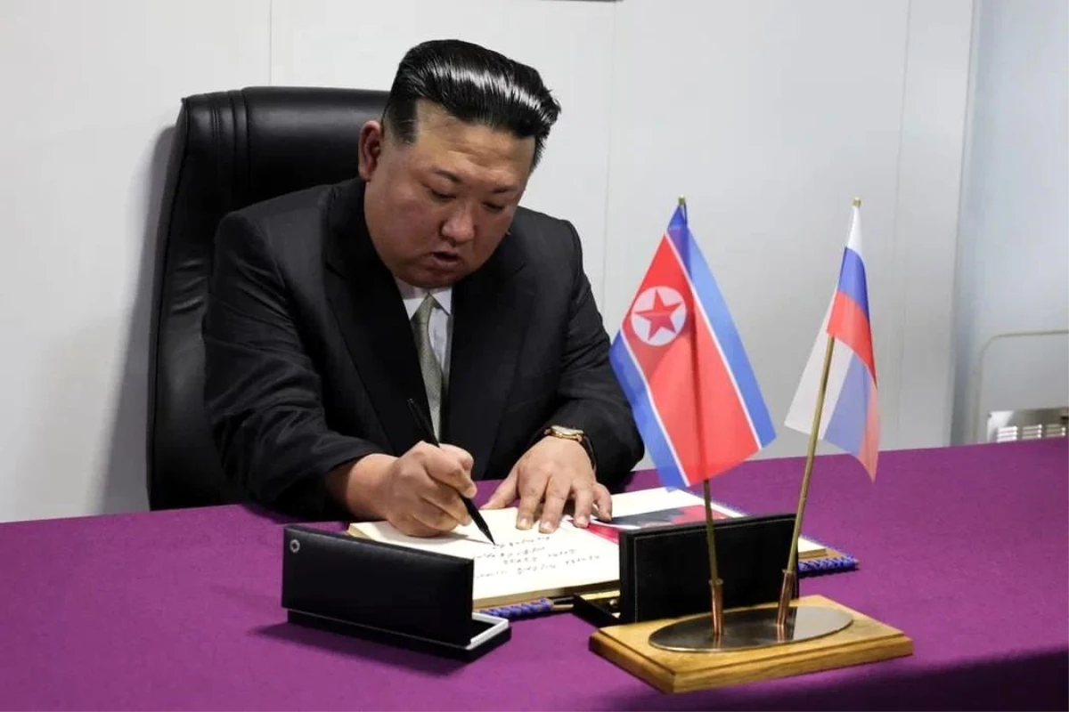 Kuzey Kore Lideri Kim Jong-un, Rusya\'da Nükleer Kapasiteli Uçak ve Savaş Gemisi İncelemelerinde Bulundu