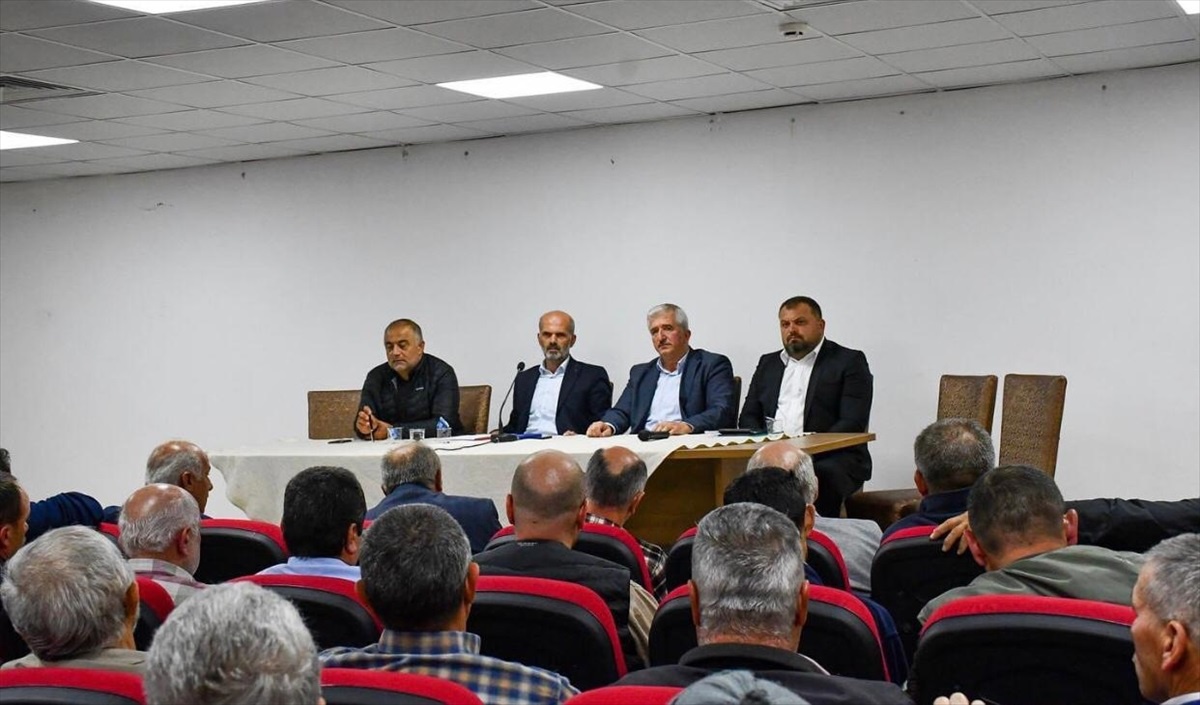 Ladik Belediye Başkanı Adnan Topal, halk gününde vatandaşlarla buluştu