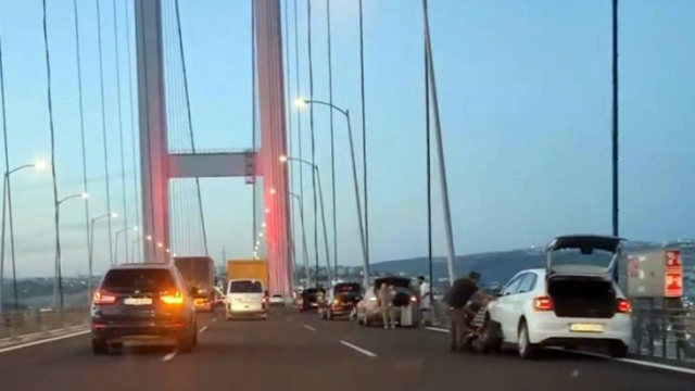Osmangazi Köprüsü'nde 10'dan fazla aracın aynı anda lastiği patladı