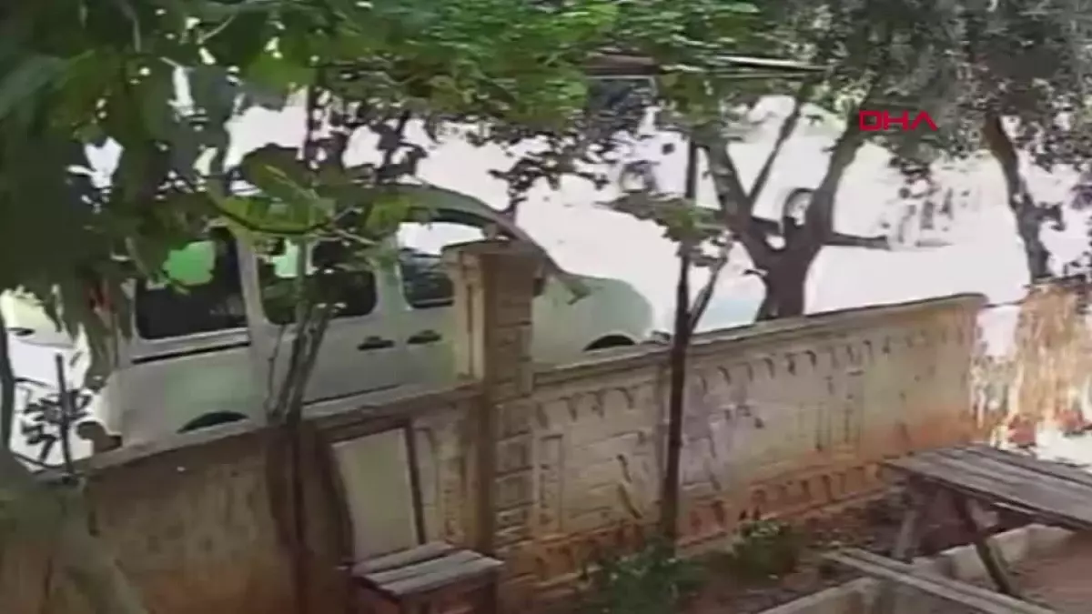 Antalya\'da Motosiklet Kazası: 2 Yaralı