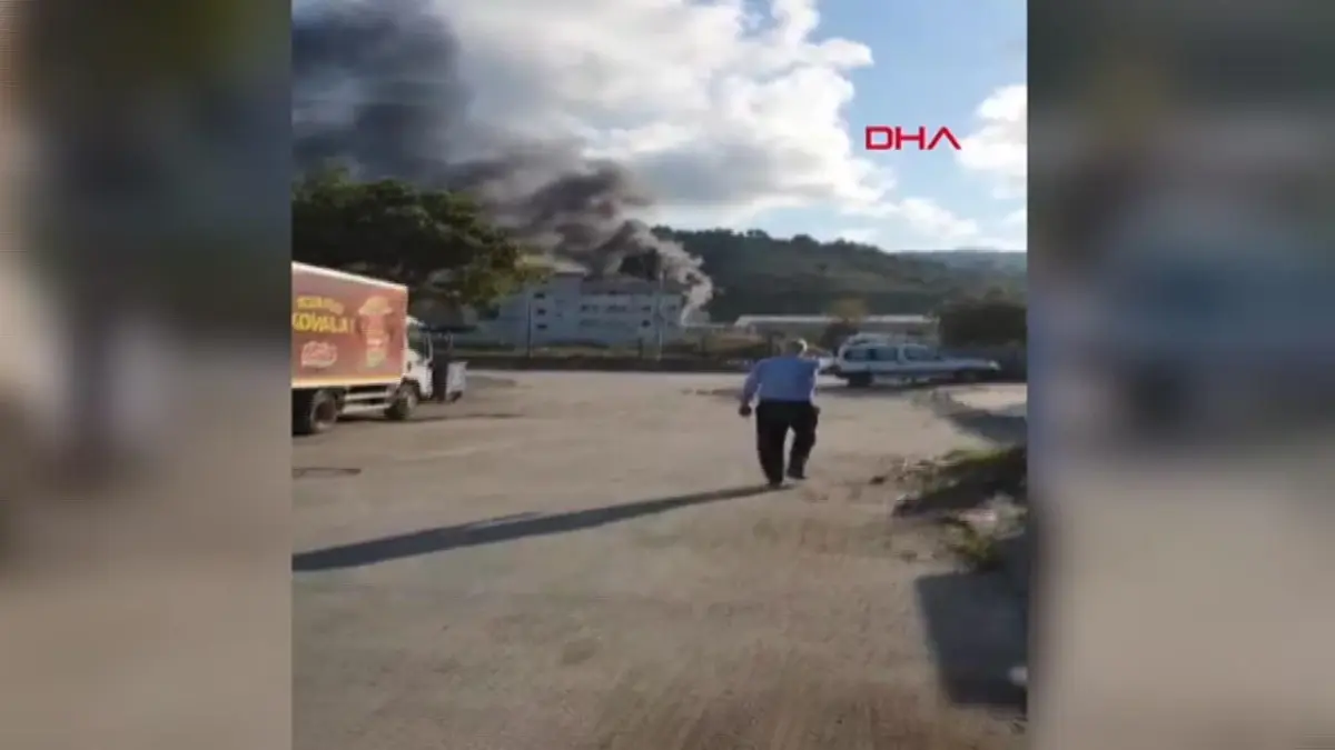 Samsun'da bir boya fabrikasında çıkan yangın söndürüldü