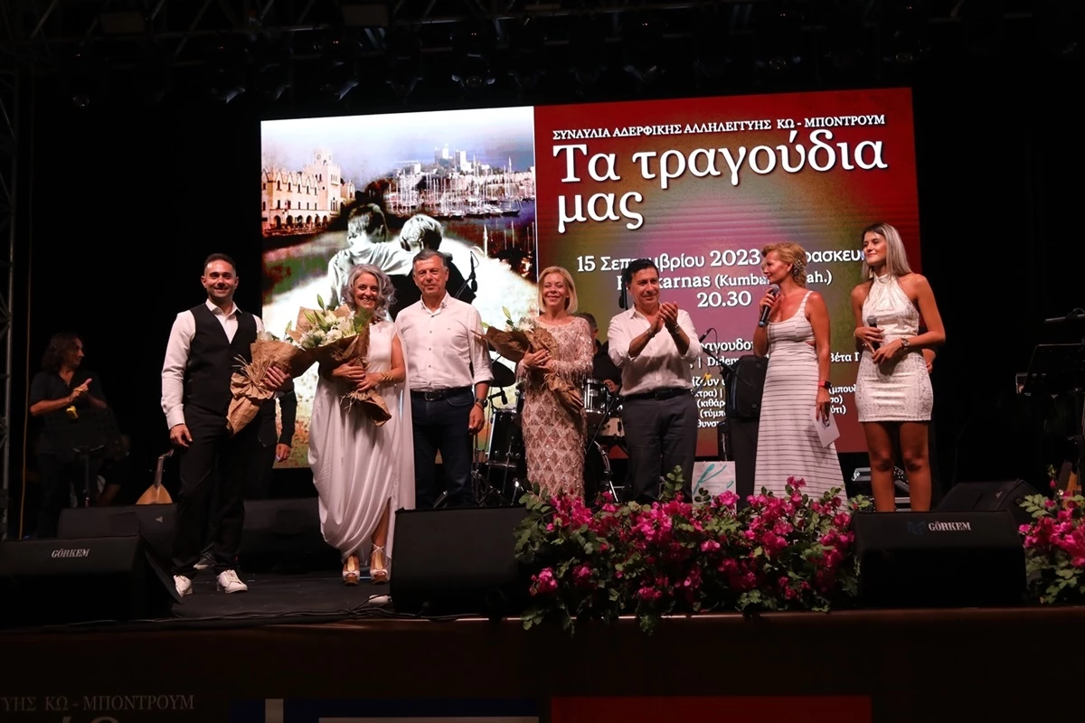 Türk ve Yunan Sanatçılar Bodrum\'da Dostluk ve Kardeşlik Konserinde Sahne Aldı