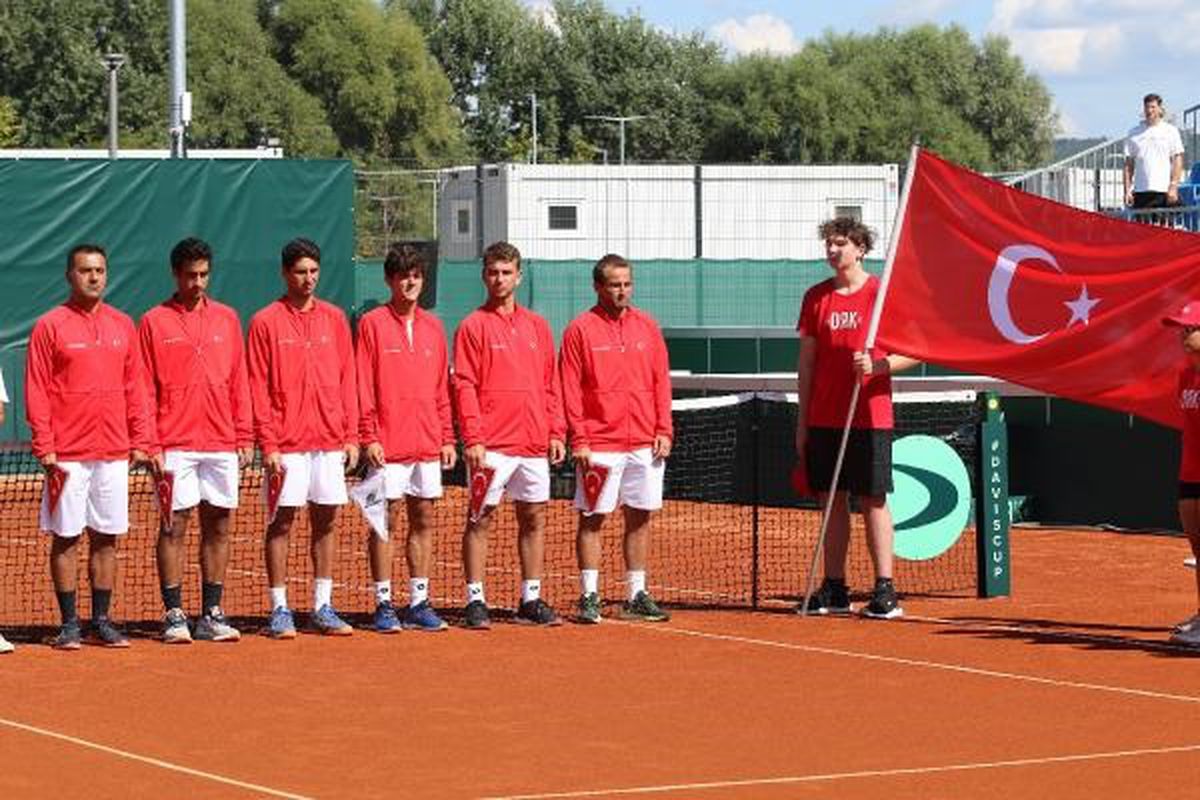 A Milli Erkek Tenis Takımı, Davis Kupası\'nda Macaristan\'a 4-0 mağlup oldu