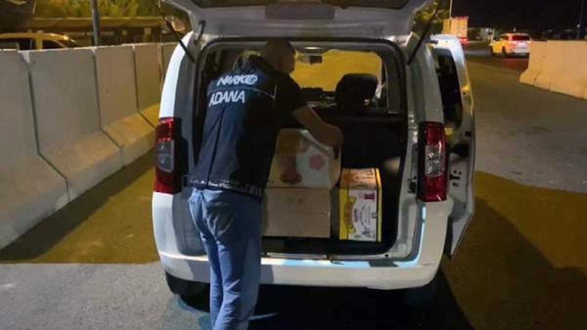 Adana\'da Hafif Ticari Araçta 25 Kilo 700 Gram Esrar Ele Geçirildi