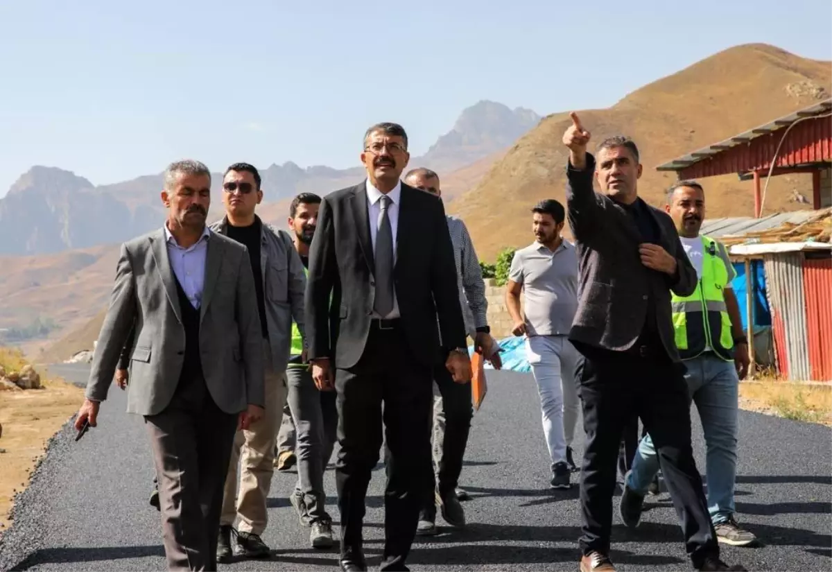 Hakkari Valisi Ali Çelik, çalışmaları yerinde inceledi