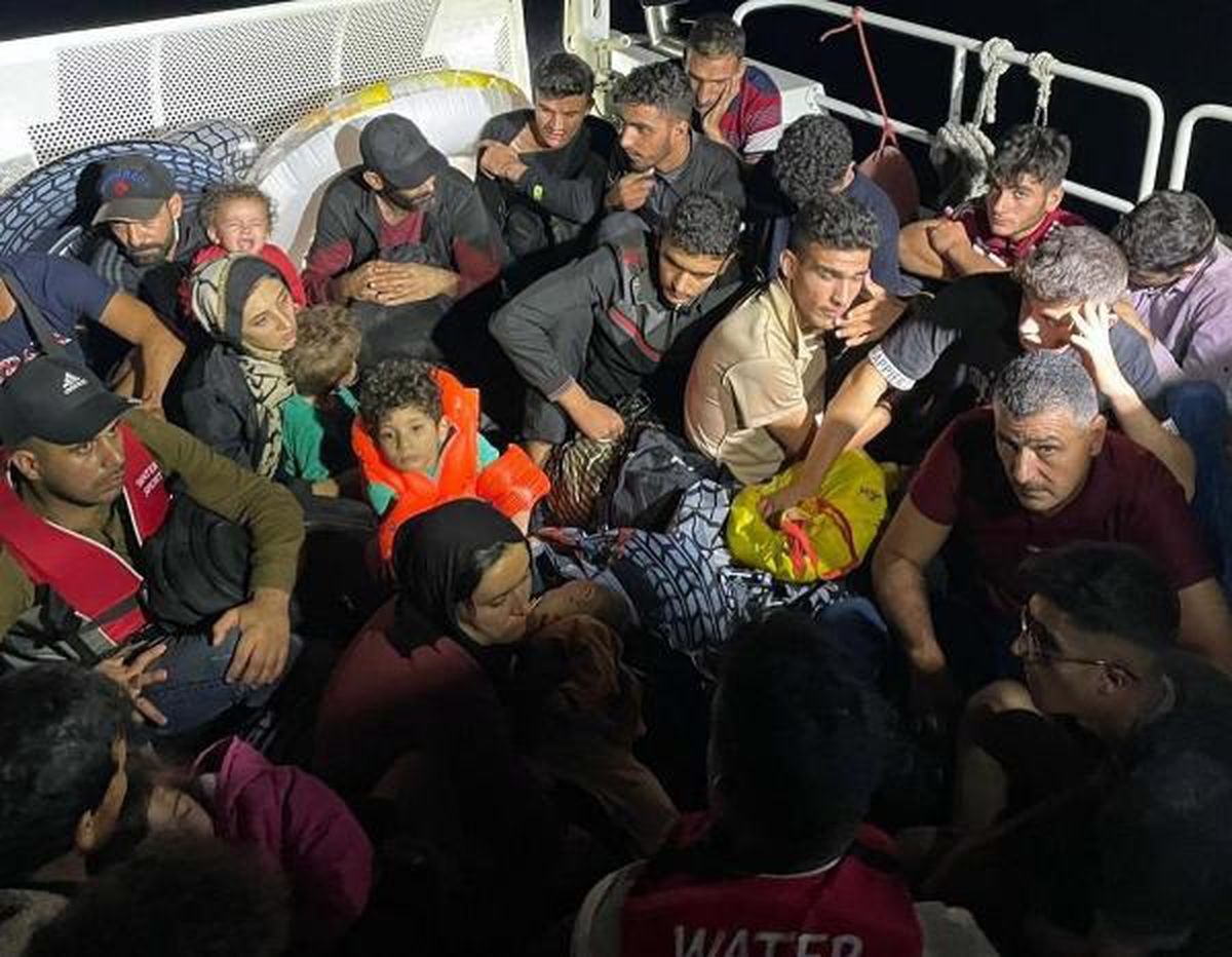 Bodrum\'da 94 kaçak göçmen yakalandı, 3 kişi gözaltına alındı