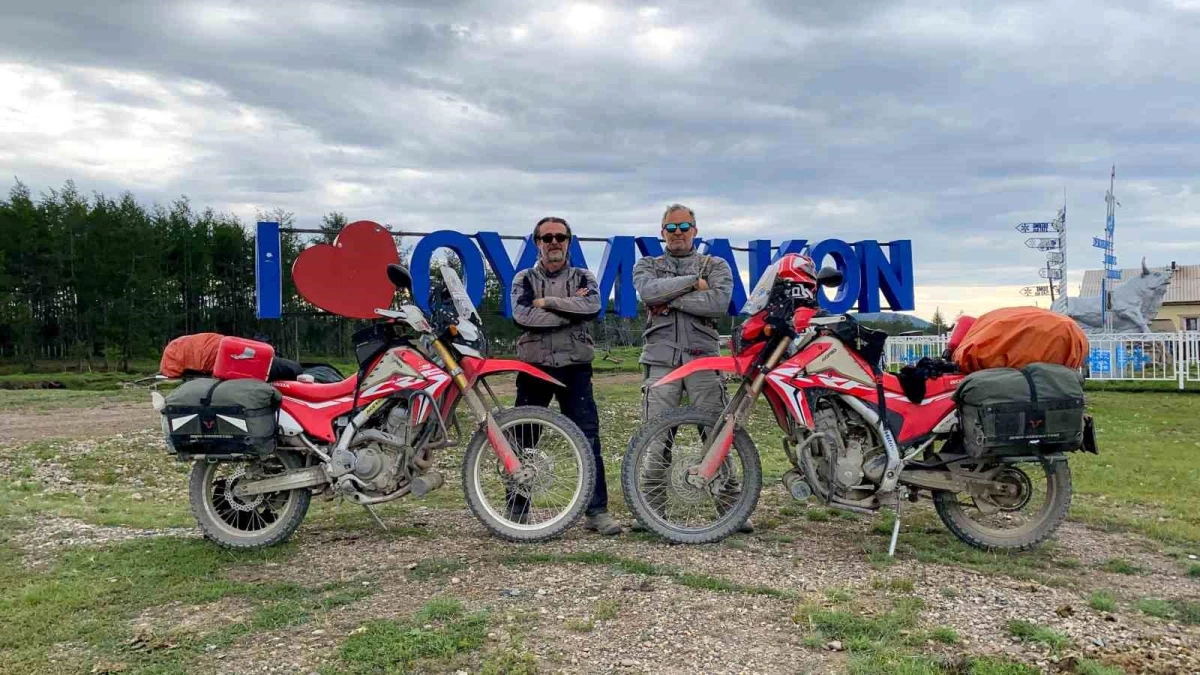 İzmirli Akademisyen ve Mühendis, Motosikletleriyle 40 Ülke Gezerek Asya\'nın En Doğusuna Ulaştı