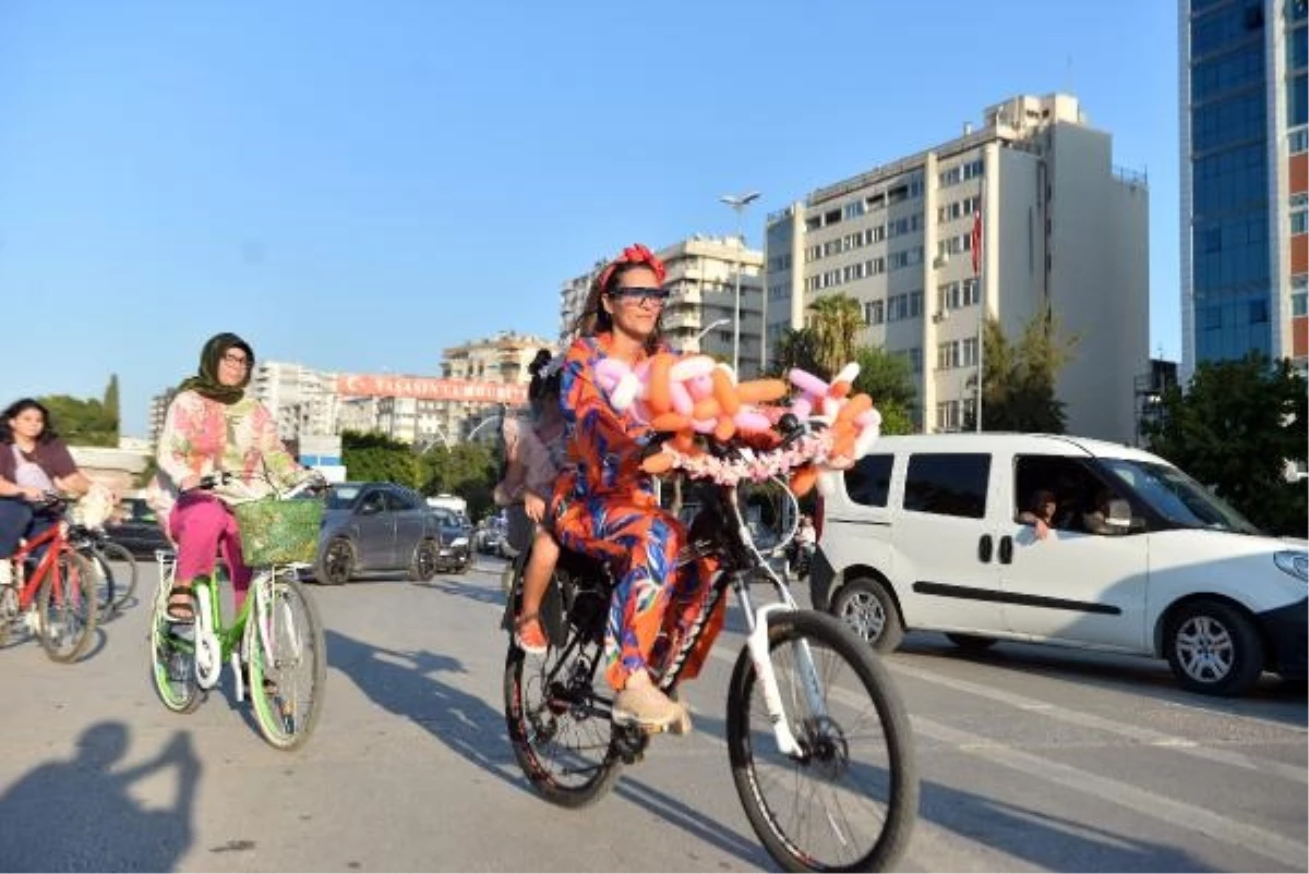 Adana\'da Süslü Kadınlar Bisiklet Turu