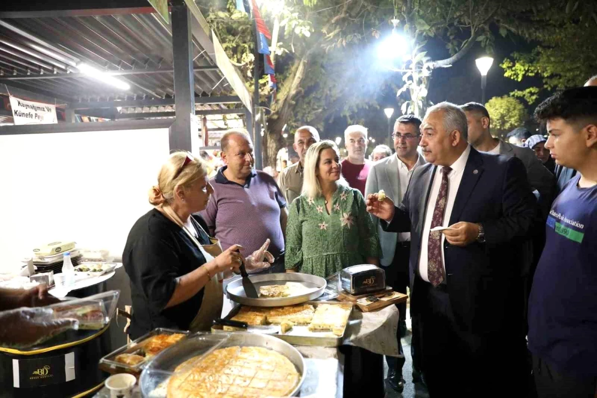 AK Parti Gaziantep İl Başkanı Murat Çetin, GastroANTEP Kültür Yolu Festivali\'nde Esnafla Buluştu