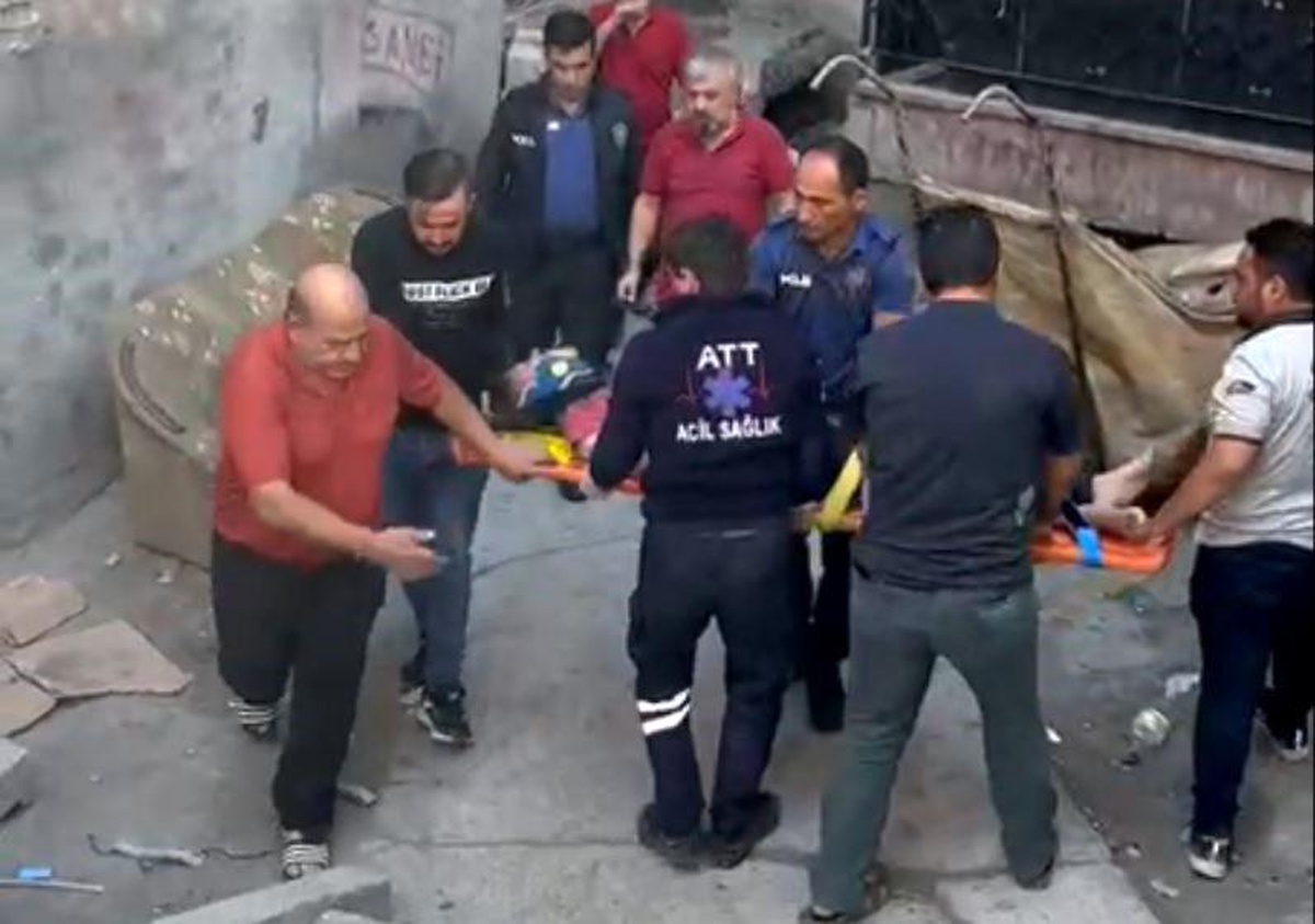 Aksaray\'da Balkondan Düşen Kişi Yaralandı