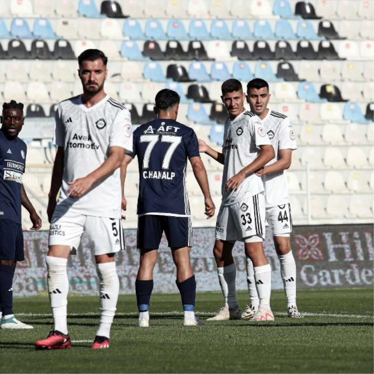 Altay, Erzurumspor FK\'ya 4-0 yenilerek düşme hattına geriledi